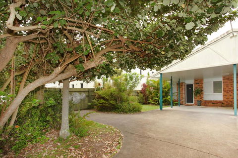 Unit 1/14 Tamarindus Street Marcoola Beach, Pet Friendly, 300 BOND, Linen Supplied - Tourism Cairns 1