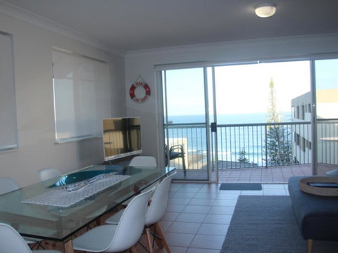 Unit 5 Sanctuary Shores, Kings Beach - Free Wifi! - Tourism Cairns 1