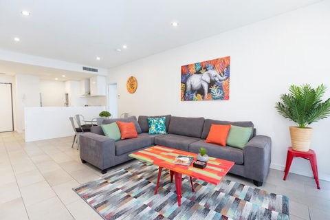 Urban Jungle! Executive Apartment In Heart Of CBD - Tourism Cairns 0