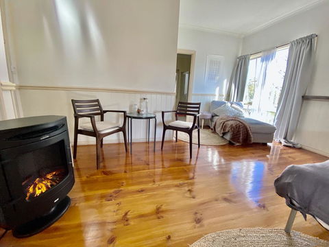 Valley Abode Large Studio Suite -private Ensuite - Tourism Cairns 3
