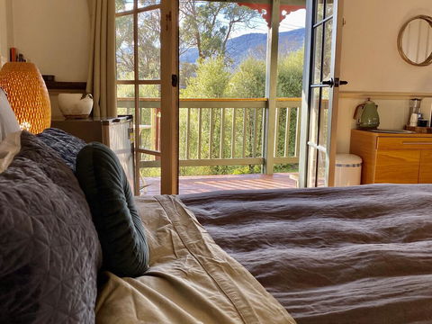 Valley Abode Large Studio Suite -private Ensuite - Tourism Cairns 0