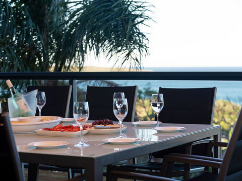 Venabu On Garuwa, 20 Garuwa Street - Spectacular House With Fabulous Views - Tourism Cairns 2