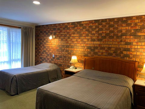 Victoriana Motor Inn - Tourism Cairns 1