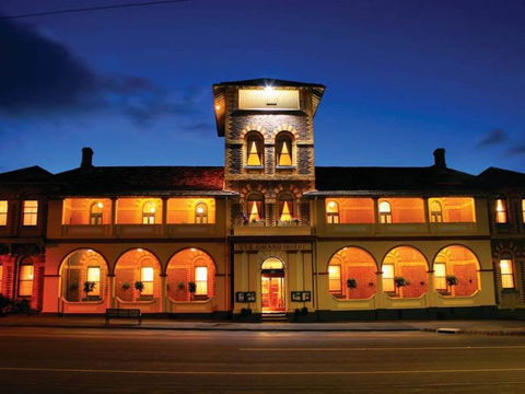 Vue Grand Hotel - Tourism Cairns 0