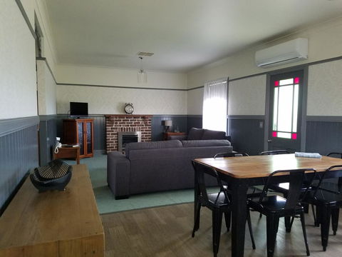 Wagga Wagga Country Cottages - Tourism Cairns 0