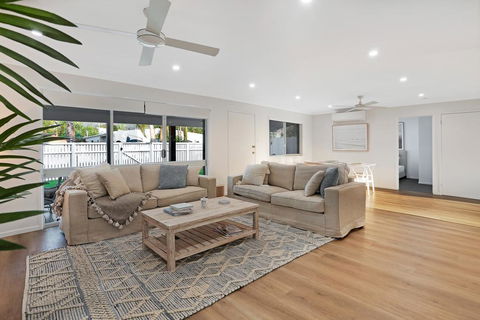 Walk To Hastings Street, Noosa Sound - Tourism Cairns 2