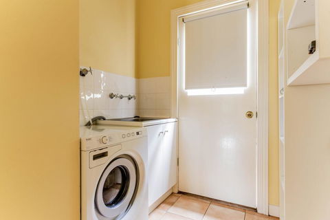 WALKIN' ON SUNSHINE - Tourism Cairns 3