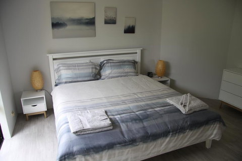 Warnbro Beach Family Accommodation - Tourism Cairns 0