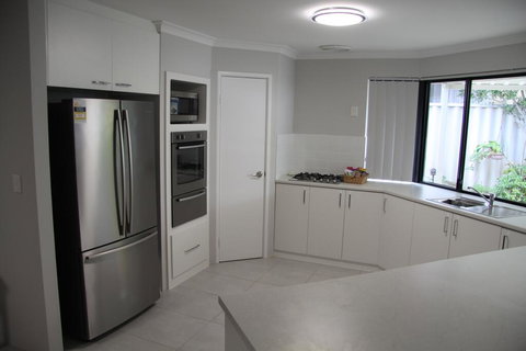 Warnbro Beach Family Accommodation - Tourism Cairns 1