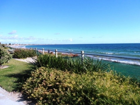 Warnbro Beach Family Accommodation - Tourism Cairns 3