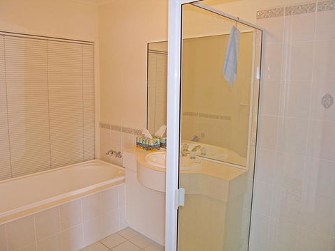 Water View House @ Orient Point - Tourism Cairns 3