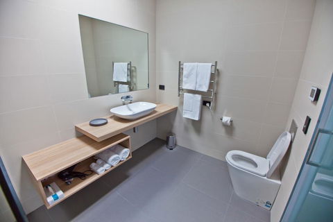 Waterfront Apartments - Tourism Cairns 2