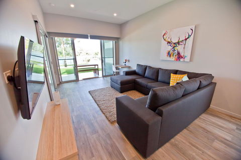 Waterfront Apartments - Tourism Cairns 0
