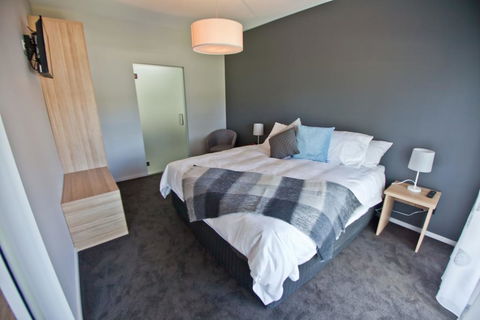 Waterfront Apartments - Tourism Cairns 3