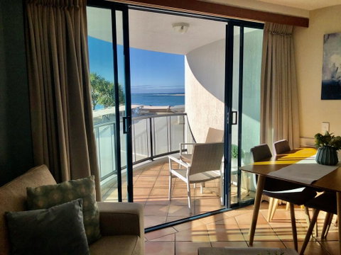 Waterfront Resort, Perfect For A Couples Getaway! - Tourism Cairns 3