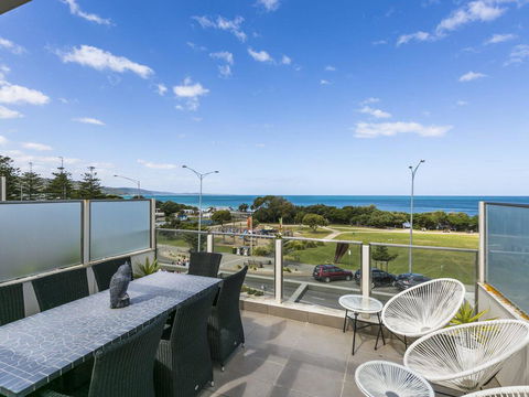 WATERFRONT THREE- In The Heart Of Lorne - Tourism Cairns 0