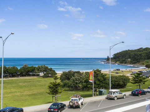 WATERFRONT THREE- In The Heart Of Lorne - Tourism Cairns 2