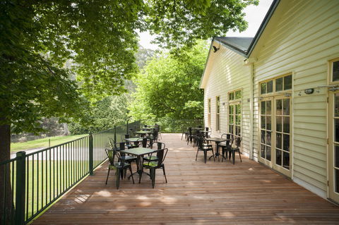 Oscar\'s On The Yarra - Tourism Cairns 9