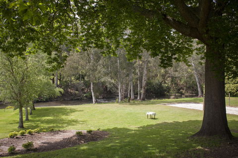 Oscar\'s On The Yarra - Tourism Cairns 6