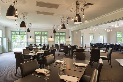 Oscar\'s On The Yarra - Tourism Cairns 17