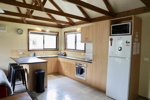 Red Ceder Cottage - Great Ocean Road - Port Campbell - Tourism Cairns 11