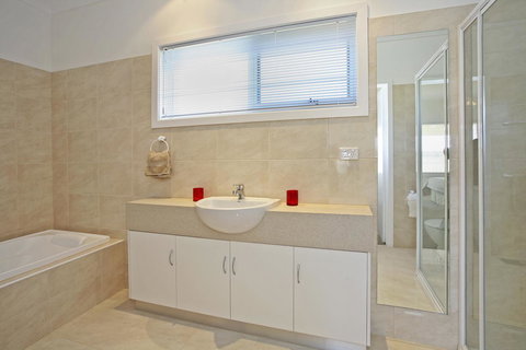 Waybourne- Vineyard And Winery - Tourism Cairns 29