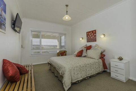 Waybourne- Vineyard And Winery - Tourism Cairns 24