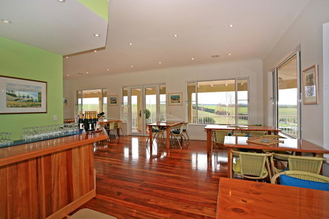 Waybourne- Vineyard And Winery - Tourism Cairns 12