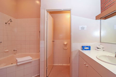 Main Lead Ballarat Motel - Tourism Cairns 14