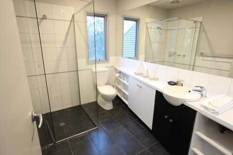 Lorne Luxury - Tourism Cairns 5