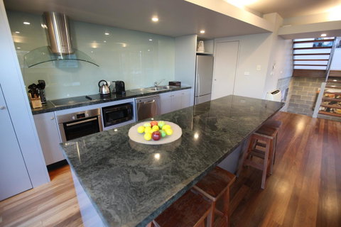 Lorne Luxury - Tourism Cairns 10