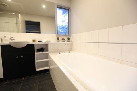 Lorne Luxury - Tourism Cairns 2