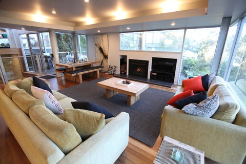 Lorne Luxury - Tourism Cairns 8