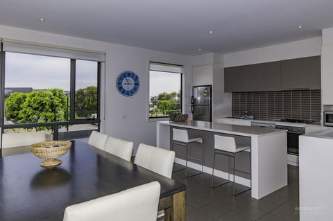 1 Pebble Place - Tourism Cairns 0