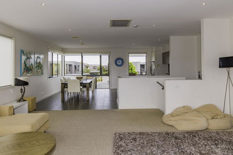 1 Pebble Place - Tourism Cairns 4