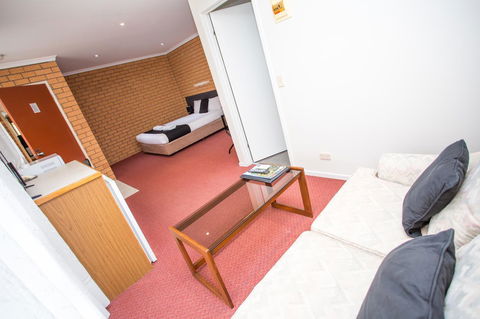 Blue Whale Motor Inn & Apartments - Tourism Cairns 6