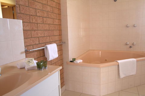 Blue Whale Motor Inn & Apartments - Tourism Cairns 19
