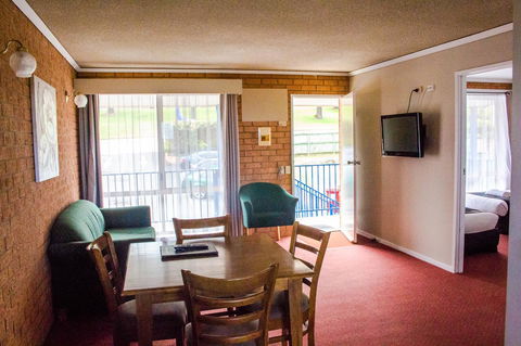 Blue Whale Motor Inn & Apartments - Tourism Cairns 2