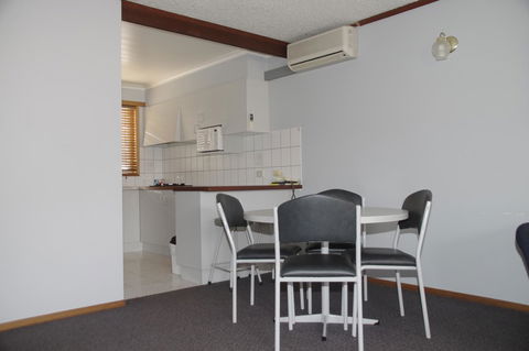 Blue Whale Motor Inn & Apartments - Tourism Cairns 28