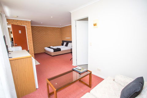 Blue Whale Motor Inn & Apartments - Tourism Cairns 8
