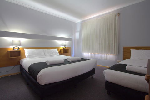 Blue Whale Motor Inn & Apartments - Tourism Cairns 1