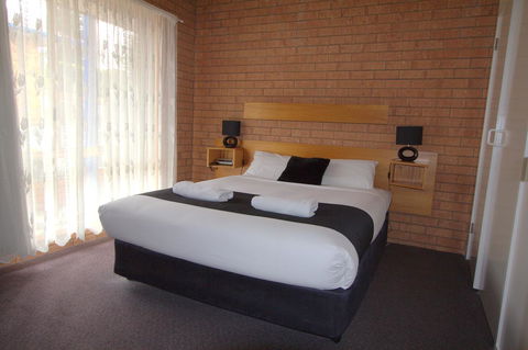 Blue Whale Motor Inn & Apartments - Tourism Cairns 23