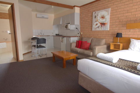 Blue Whale Motor Inn & Apartments - Tourism Cairns 20