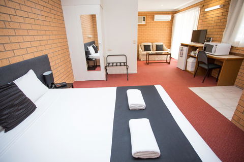 Blue Whale Motor Inn & Apartments - Tourism Cairns 3
