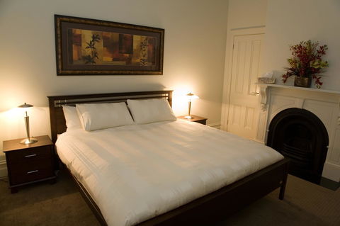 Sabina On Little Myers - Tourism Cairns 0