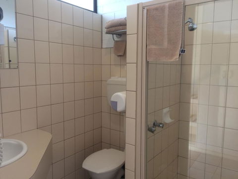 Ambassador Motor Inn - Tourism Cairns 9