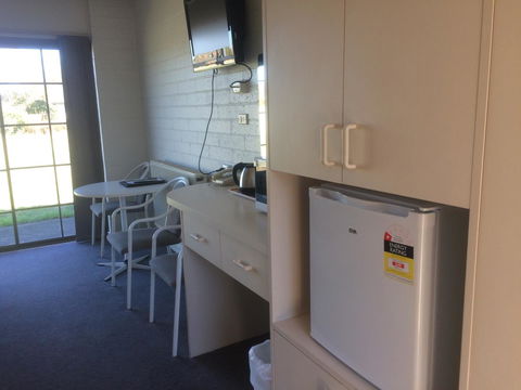 Ambassador Motor Inn - Tourism Cairns 8