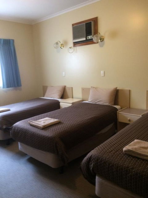 Ambassador Motor Inn - Tourism Cairns 25