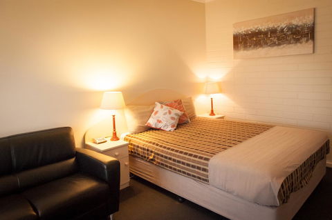 Ambassador Motor Inn - Tourism Cairns 33