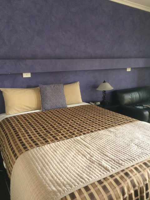 Ambassador Motor Inn - Tourism Cairns 30